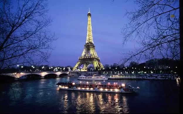 Avail Flat 5% Off On Dinner At Eiffel Tower, Cruise And Moulin Rouge Show With This Isango.com Discount Voucher